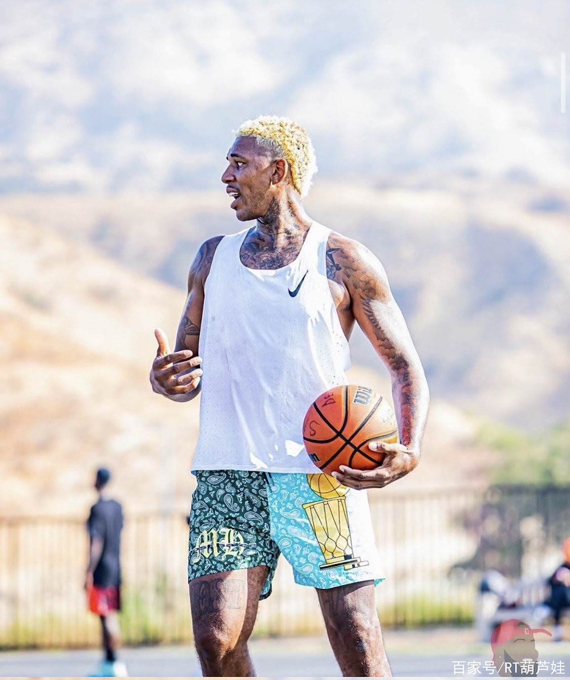 本场呈现出 本场呈现出